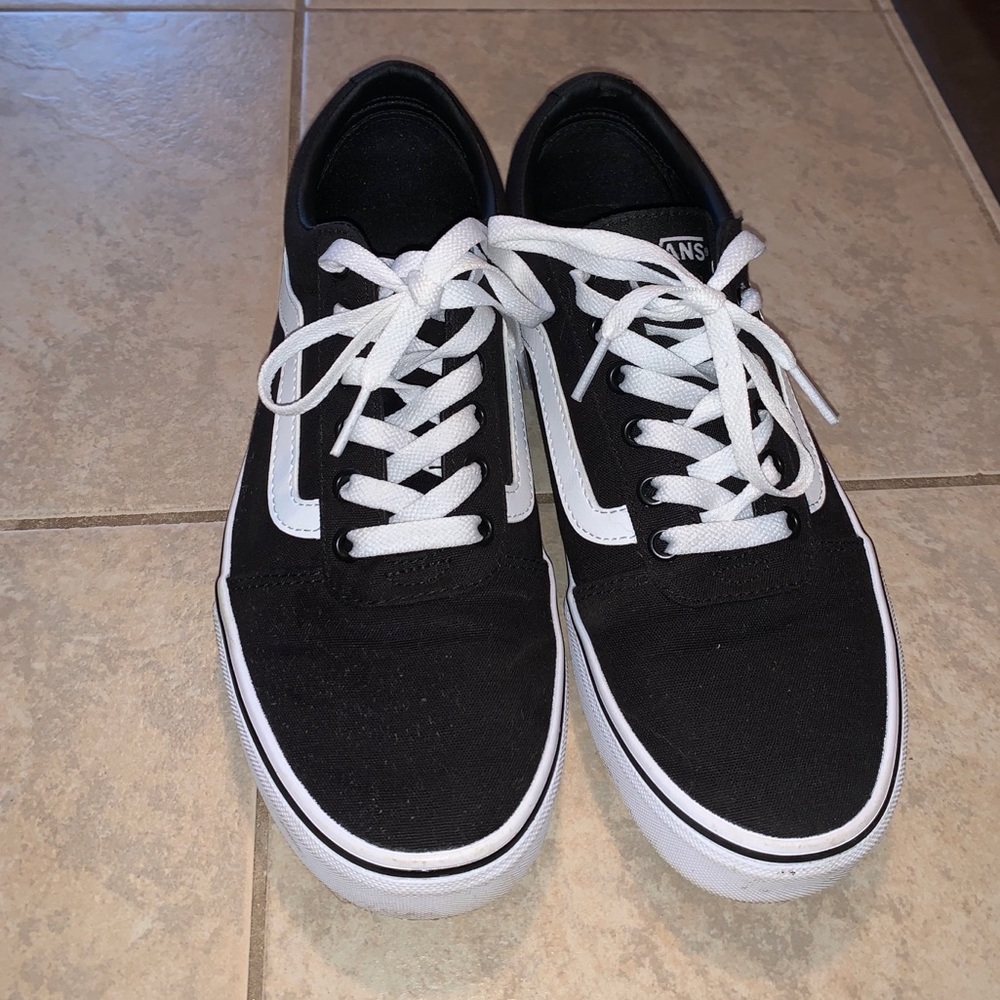 Women’s size 9 black vans